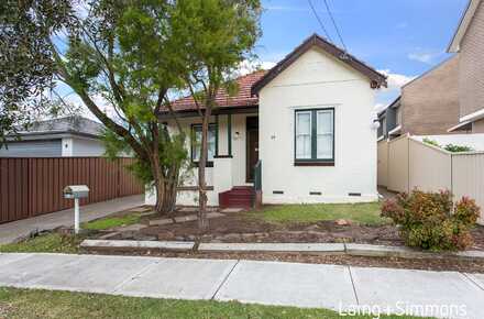 39 Elsham Rd - Front.jpg