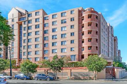 2 Macquarie Rd - Front.jpg