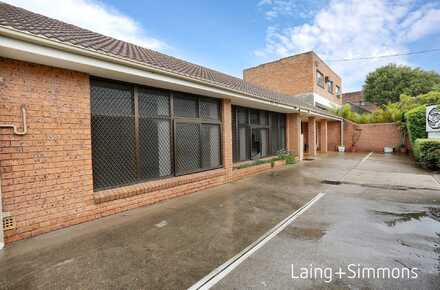 LowRes-10500_34-40 East Street Granville1796182__011.jpg